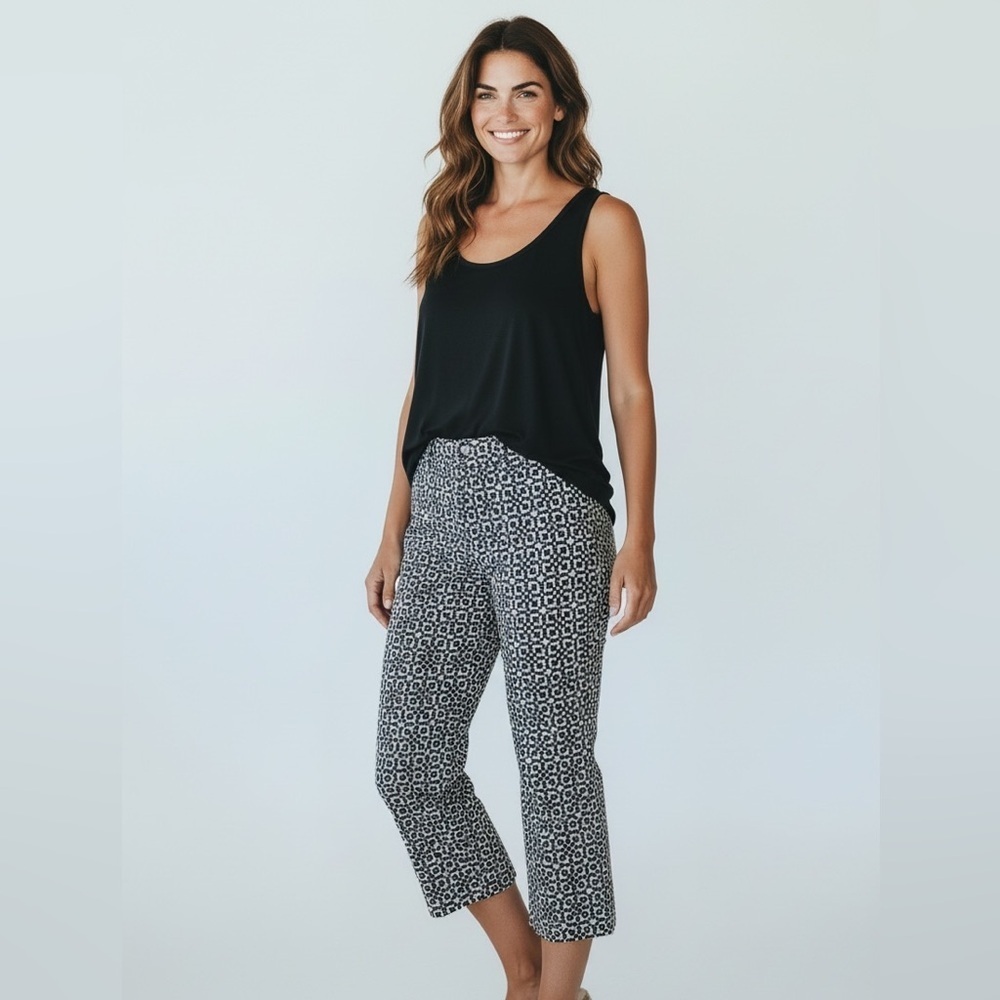 Laundry by Shelli Segal Capri pants. 8. Exc condition. 97% cotton 3% spandex.